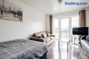 Image of Lloyd St Apartment