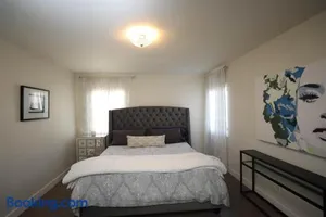 Image of Gorgeous Renovated 3BD 2BA near West Hollywood and Beverly Hills