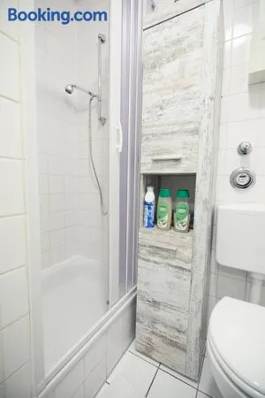 Image of Stilvolles Ruhiges Studio - PARKPLATZ, WIFI, TV EM-APARTMENTS DEUTSCHLAND
