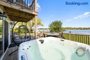 Image of Private Hot Tub and Direct Lake Access - Stunning Lakefront Oasis