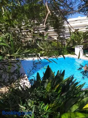 Image of logement climatisé à Juan les Pins dans résidence avec piscine
