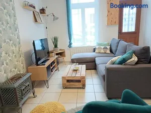 Image of L'artistique, 4 lits, 2 chambres, stationnement gratuit, spacieux, atypique