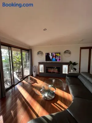 Image of Palm beach Sydney, Modern home with water view