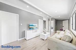 Image of New 2 Bedroom House 500m to Mall with Free Parking