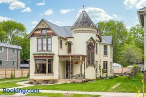 Image of Moulin Rouge House Bed and Breakfast