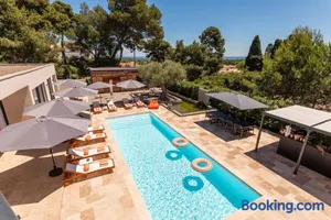 Image of La Villa Monarque