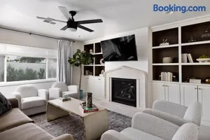 Image of South Scottsdale w/ Chef's Kitchen & Golf Nearby!!