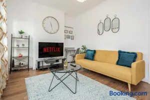 Image of Entire Lovely family home with Parking, Wifi, Netflix, self check-in