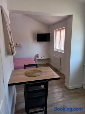 Image of COQUETTE MAISONNETTE