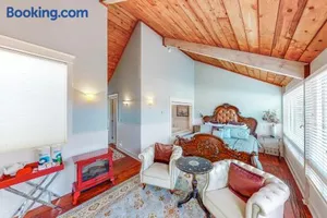 Image of Beautiful Briny Retreat