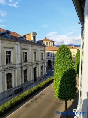 Image of Chaleureuse maison de ville à côté de la mairie ronde