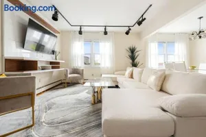 Image of Prime Luxury NY w Free Parking and Mins to Downtown