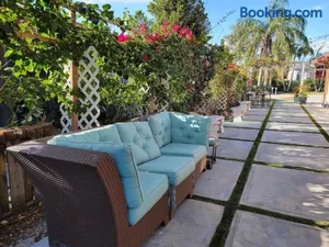 Image of Your Oasis next to North Naples