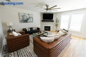 Image of ※ Cul-de-Sac Haven, Stylish & Tranquil ~ King Beds