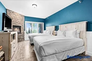 Image of Breathtaking Lake Views Studio, 2 Queen Beds, Fireplace and Heated Indoor and Outdoor Pools
