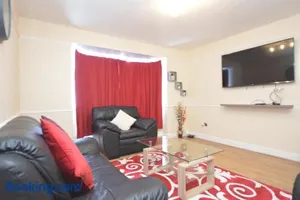 Image of Four Bedroom Townhouse 12 Minutes Walk to Excel Exhibition Centre
