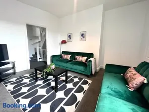 Image of 5 Bdrm House Less Than 10 Mins To Newcastle