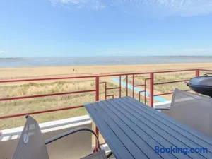 Image of Appartement T2 en Front de Mer avec Balcon, Wifi et Parking - Châtelaillon-Plage - FR-1-535-5