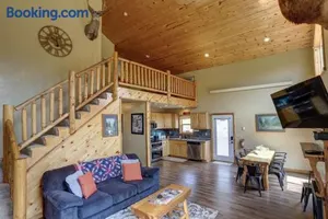 Image of 5 Miles from Mt- Rushmore with private hot tub