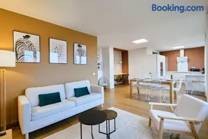 Image of 3-bedroom apartment near the metro with parking
