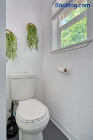 Image of Stay Portland - Forest Studio Oasis - Mile from Multnomah Village