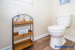 Image of Serine Space - Townhome - King Bed - Duke - Long Term Stays