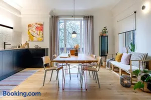 Image of Design-Apartment mit Terrasse & Abendsonne I 71 m2 in alter Villa im Almtal I Parkplatz inklusive