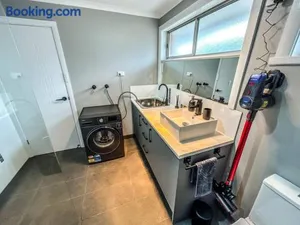 Image of Geelong West Unit