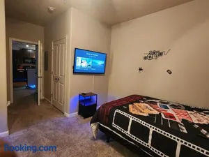 Image of Two the Movies - Spacious Rooms - Sleeps 7 Instant Booking!