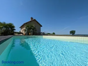 Image of Maison isolée avec piscine privée et spa, Charente - FR-1-653-4