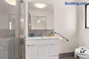 Image of KozyGuru / Mt Gravatt East / 3 Bed House QMG030