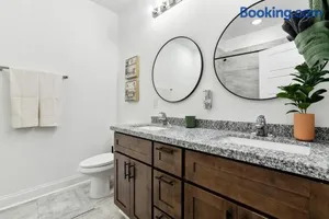 Image of Grand 10-Bedroom Oasis in NOLA