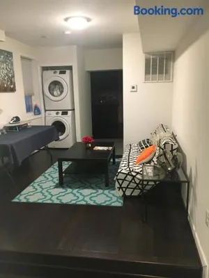 Image of Cozy Rowhouse Next JHH