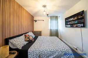 Image of COMFORTABLE SPARE ROOM with KING SIZE BED, Near Sheffield Centre