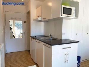 Image of Studio rénové climatisé avec balcon, parking et wifi à Balaruc-les-Bains - FR-1-553-66