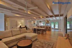 Image of Spacious 3B2B Minutes to Skyline