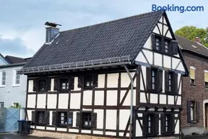 Image of altes romantisches Fachwerkhaus in Rheinnähe auch für Workation geeignet