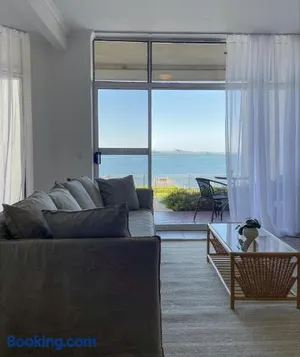 Image of Makai ‘Toward the Sea’