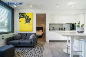 Image of Modern 1BR Top-Level Unit with Keypad Entry in Bondi