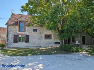 Image of Maison de campagne rénovée à 1h de Paris, avec jardin clos, 4 chambres et équipements familiaux - FR-1-590-164