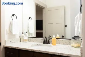 Image of Two Pines Retreat - Brand New!