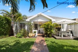 Image of Avalon Beach Cottage, private, 150m to the beach!