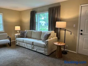 Image of Cute & Cozy 2 Bedroom Near Park