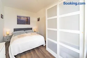 Image of Windflüchter - Direkt im Yachthafen