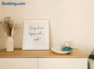 Image of Cosy 3BR House, 7 mins drive to Macquarie Centre, 5 stars on AirB&B