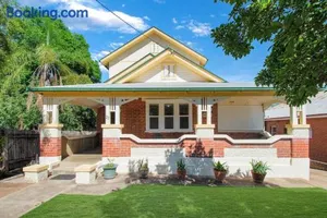 Image of The Richardson - Spacious Entertaining, Sleeps 8