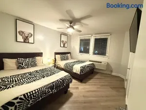 Image of Hollywood Apartment FREE Parking & Pool Close to Studios Universal