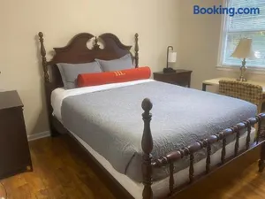 Image of Big parking quiet 2-bedroom in West Raleigh 5210