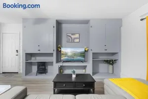 Image of Pet Friendly Large Studio With Free Wi-Fi In Great Location!