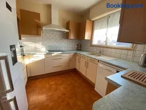 Image of Appartement T3 Royan, proche de la plage, balcon, dernière étage, cuisine équipée, parking facile - FR-1-494-124